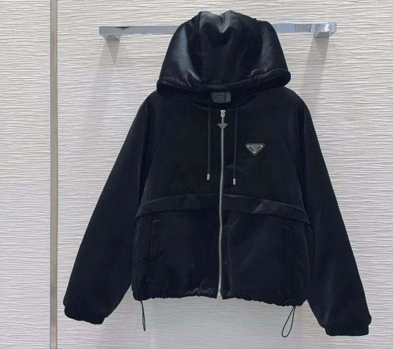 Жіноча куртка в стилі prada