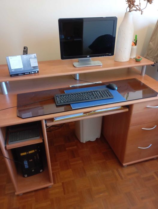 Secretária em excelente estado