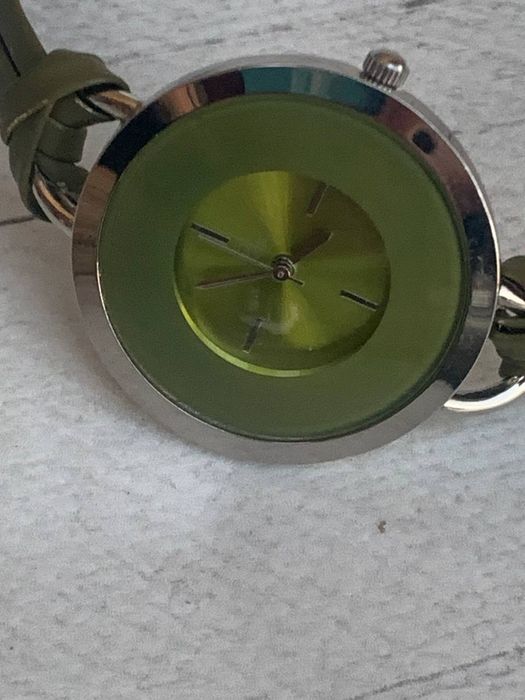 Pia jewellery moss green винтажные зеленые часы на кожаном ремешке.