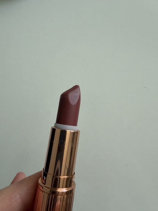 Помада Charlotte Tilbury Matte Revolution, Pillow Talk Medium
