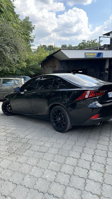 lexus is 250 2013року