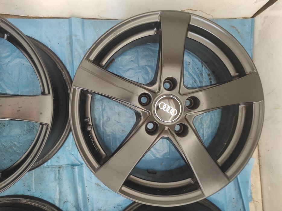 471 Felgi aluminiowe AUDI R 16 5x112 Bardzo Ładne CZARNE