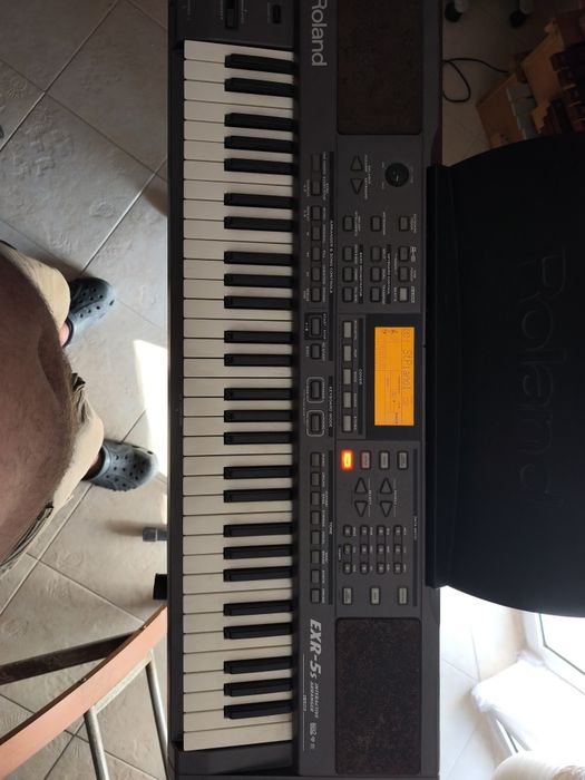 Teclado arranjador Roland exr-5s saco e tripé.