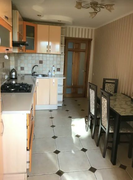 2 кімнатна квартираПарк ШевченкоКімнати роздільні.Цегляний будинокГАЗ.