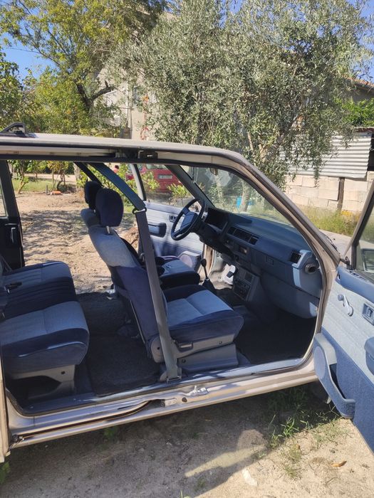 Nissan STANZA 1998