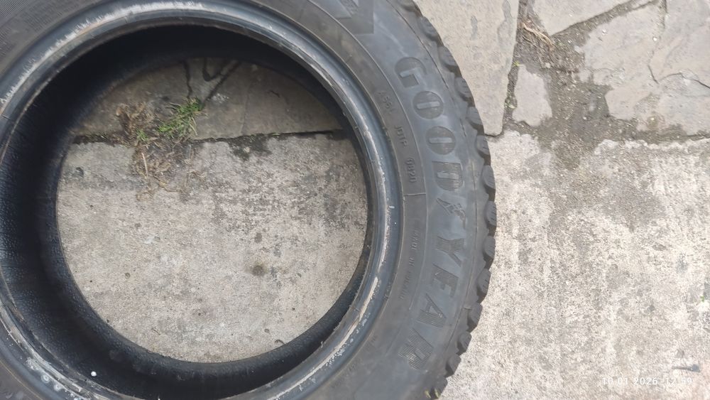 Шины 185/65R14 Good Year шипованные2 шт. 2000грн/шт.