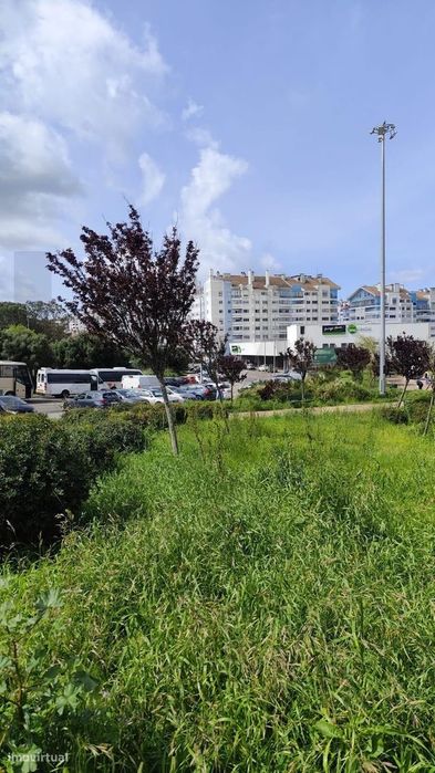 Terreno Urbano | 225 m2 de construção| Oportunidade Única em Zona de E