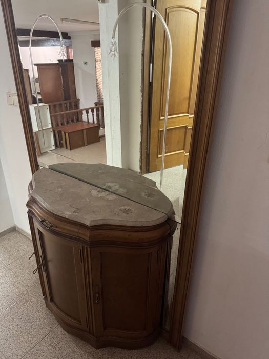 Móvel de Entrada com Espelho – Estilo Clássico