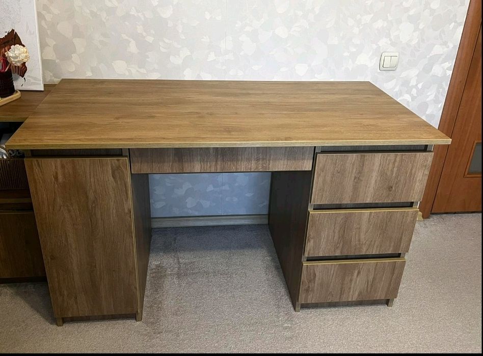 Стіл для письма,навчання