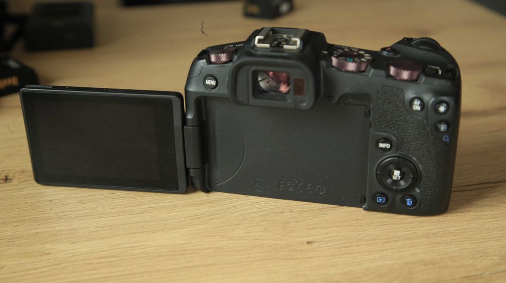 Bezlusterkowiec canon EOS RP