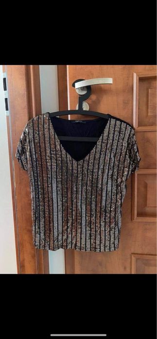 Bluzka z cekinami Mohito