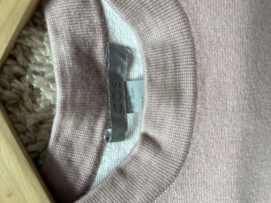 Sweter różowy COS XS