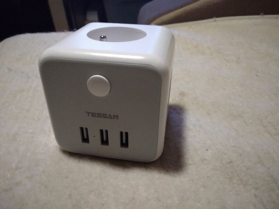 Gniazdo ścienne złodziejka