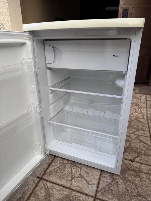 Frigorifico Pequeno c/ congelador 85cm