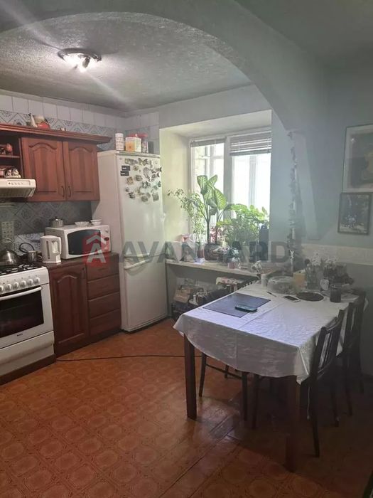 Продам 3 кімнатну квартиру на пр. Олександра Поля (Кірова), низ