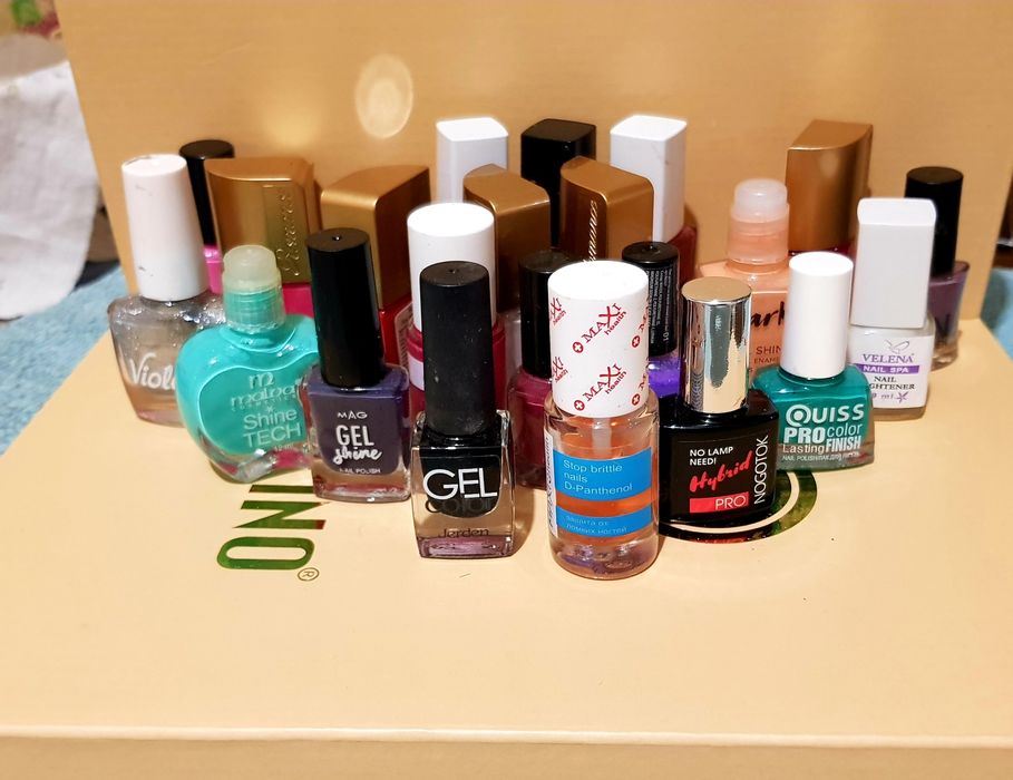 Маникюрный набор/ лаки для ногтей