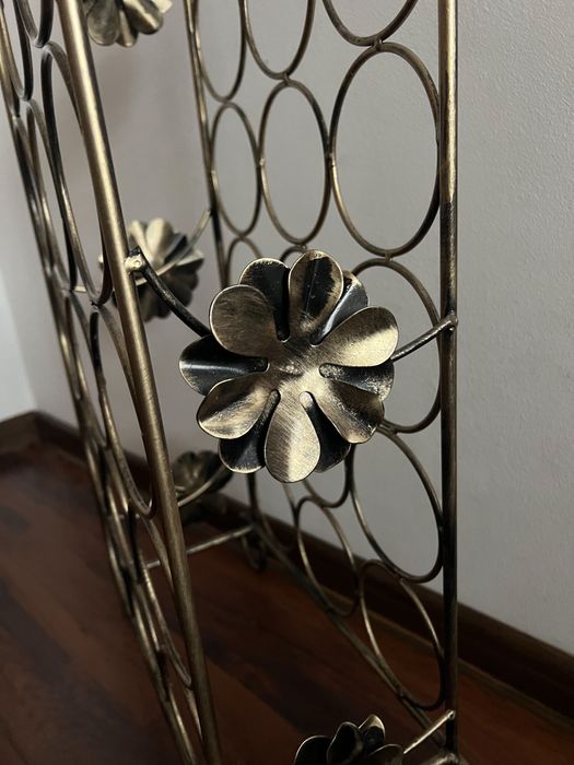 Metalowy stojak na 20 butelek wina