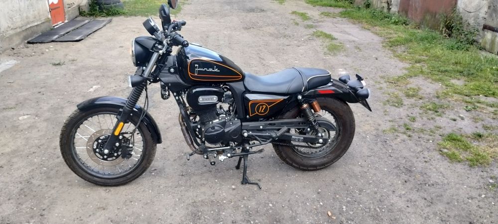 Junak M12 Cafe 125