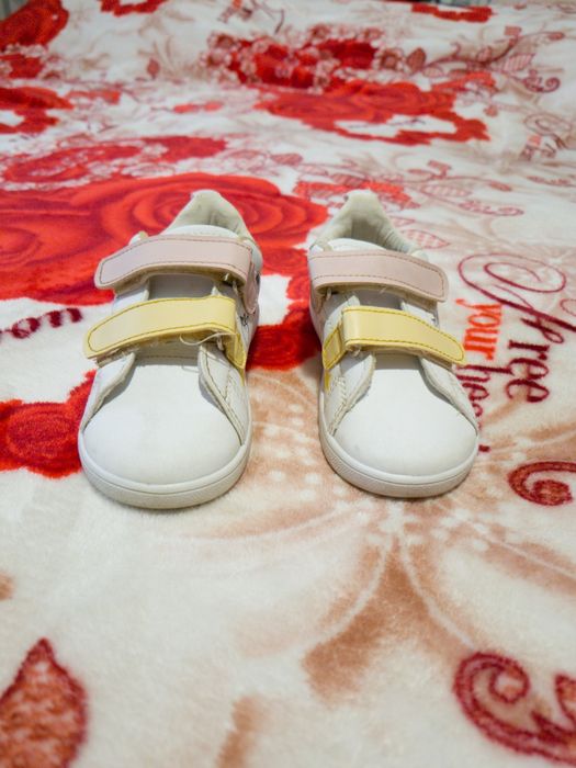 Дитячі кросівки білі