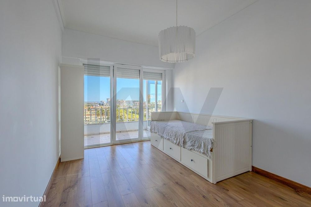 Apartamento T2 com Terraço e Vista Mar | Santo António da Caparica