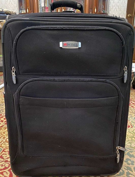 Велика валіза Delsey в гарному стані з/без маленької валізи