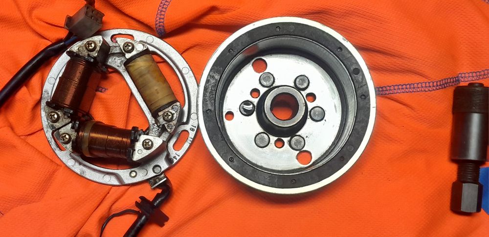 Suzuki Rg 80 Zapłon  regulator napięcia Magneto Komplet
