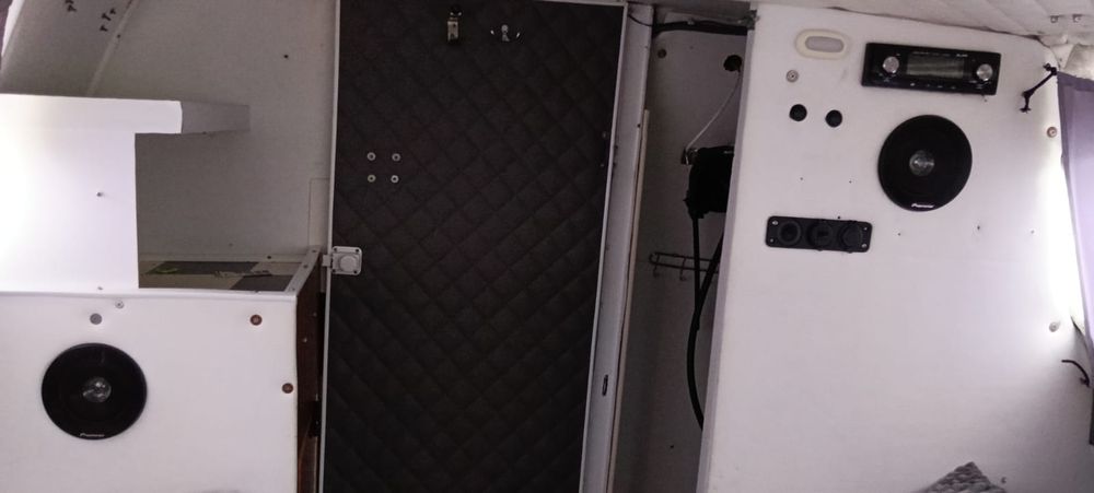 Łódź kabinowa z przyczepą zarejestrowaną