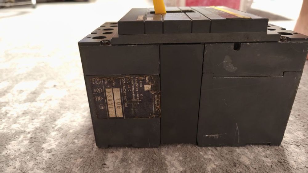 Автомат силовий IEK 88-35 125 А, трьохполосний