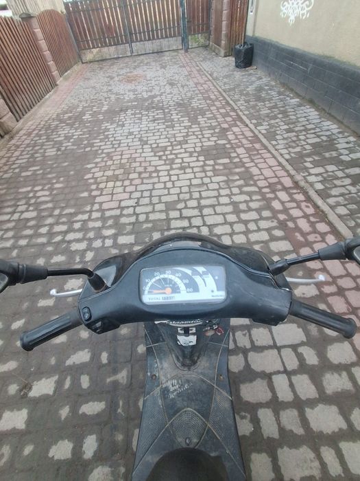 Скутер Suzuki lets 3