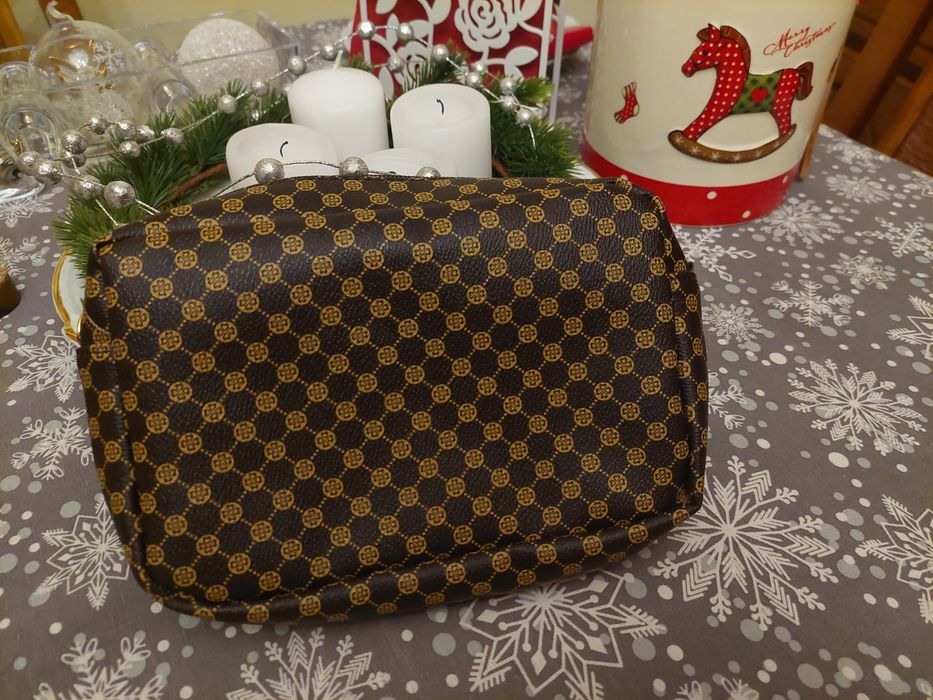 Brązowa torebka. Złoty łańcuszek #nerka