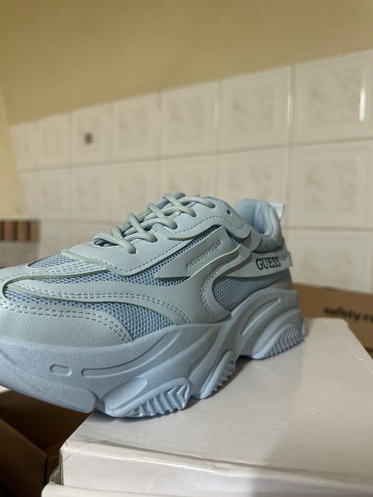 Tênis Guess originais bararos