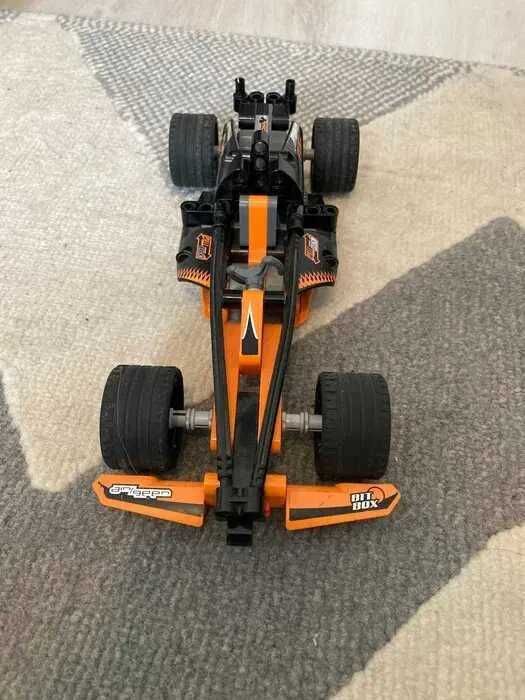 Samochód LEGO Technic czarny zdobywca dróg 42026