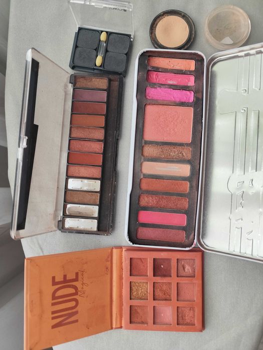 Cienie do powiek zestaw kosmetyków