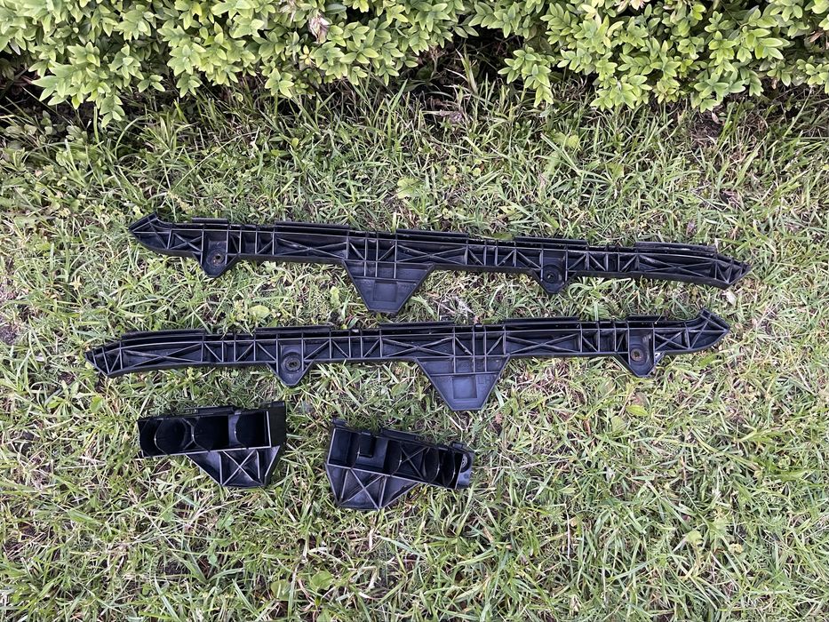 Кріплення заднього бампера універсал Тойота авенсис т25 , т27