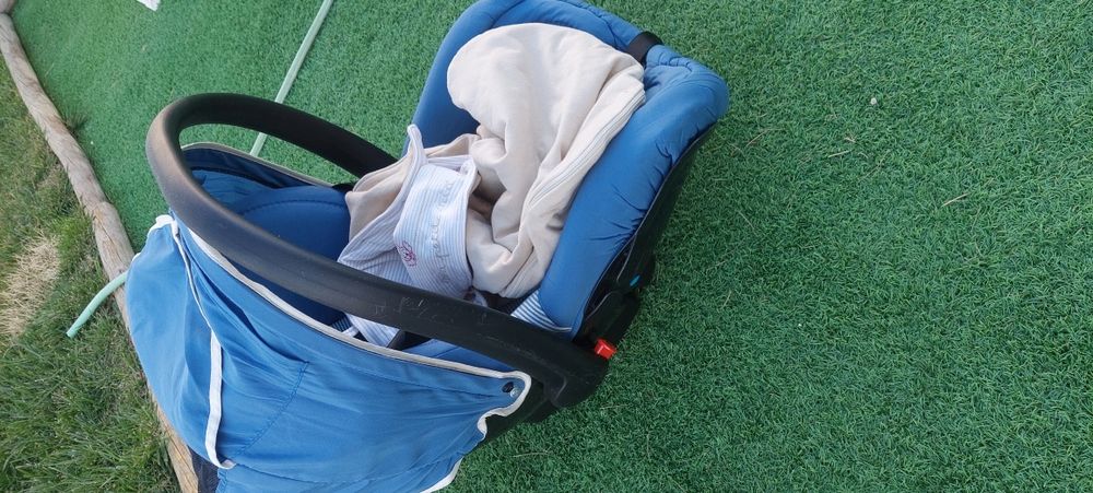 Berço para bebé azul