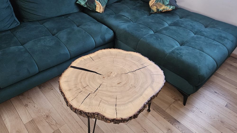 Witam Sprzedam piękny stolik z plastra wiązu