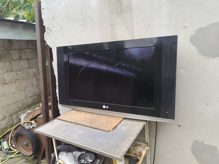 продам телевизор lg не включается