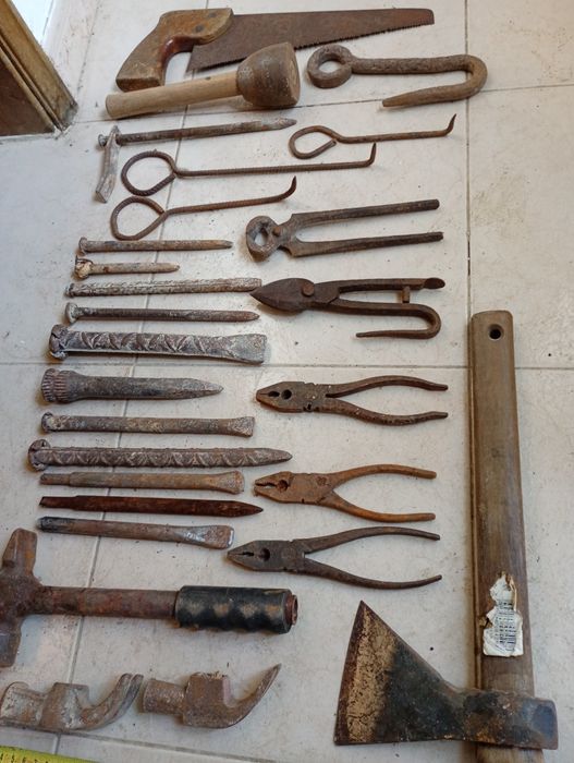 Conjunto de Ferramentas (Ponteiros, Escopos, Maceta, Machado, etc)