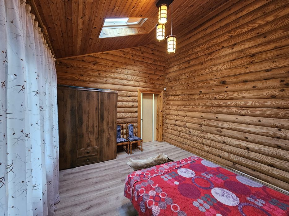 Будинок зі зрубу+гостьовий будинок,15 соток