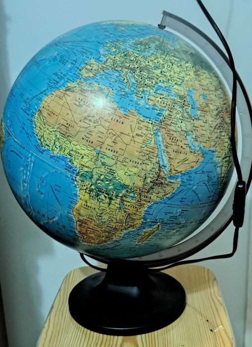 Globo terrestre com iluminação