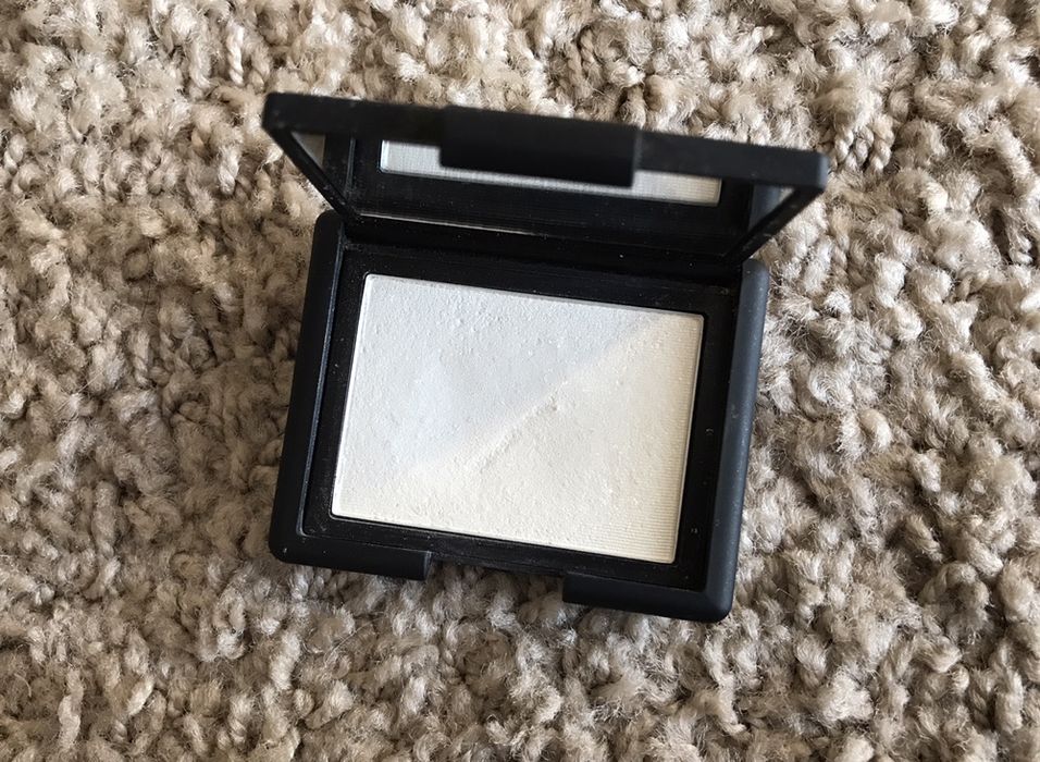 Nars rozświetlacz Albatross 4,8g puder do twarzy rozswietlajacy