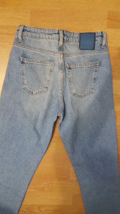 Джинсы ZARA  BASIC -34 разм.