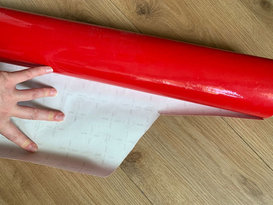 Czerwona folia samoprzylepna