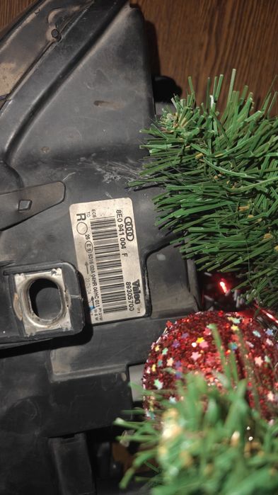 Фара права для Audi a4 b6 Valeo галоген