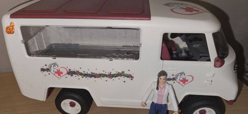 Schleich pojazdy Pick-up + Mobilna lecznica