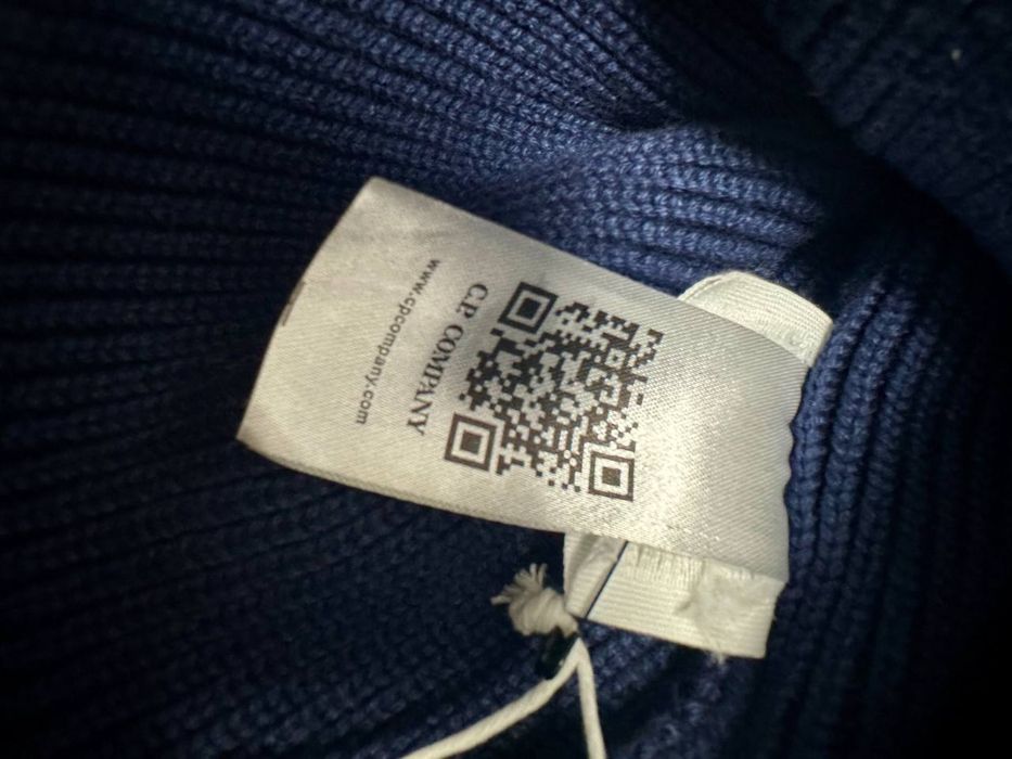 Стильні шапки C.P. Company з лінзами