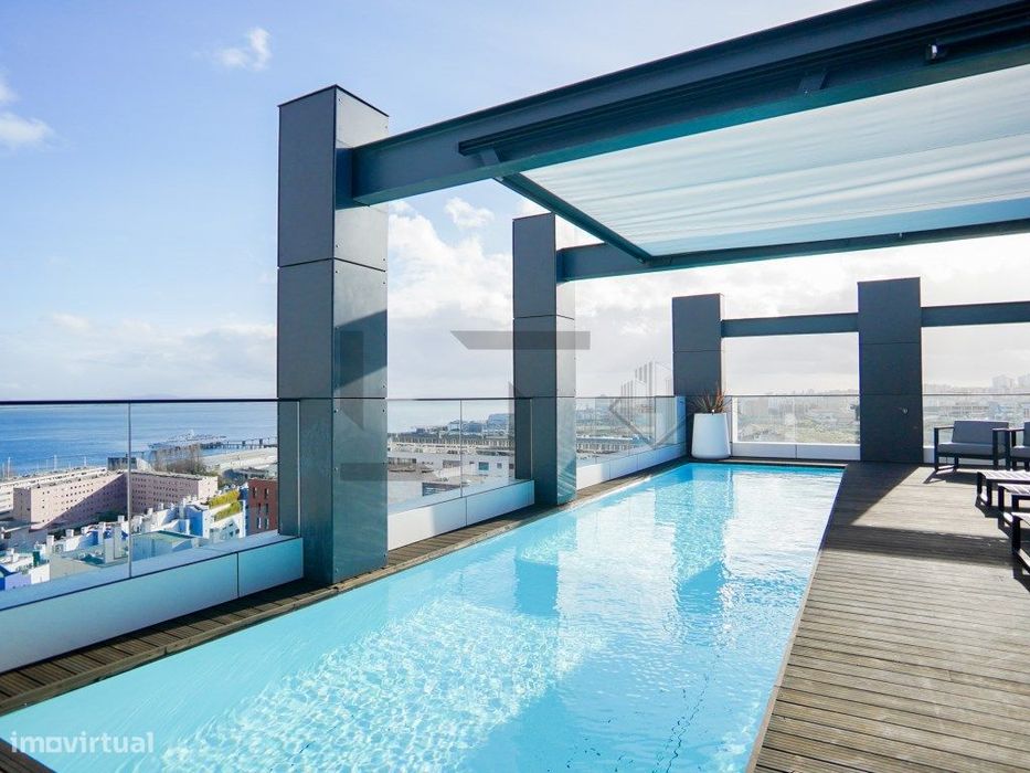 Penthouse T4 com Terraço e Piscina Privada com plena vista Rio, par...