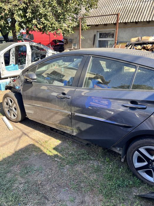 toyota prius v50 2016 75000 миль
