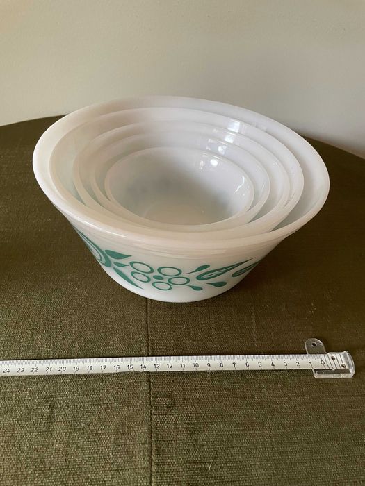 Conjunto de 5 taças, saladeiras em vidro