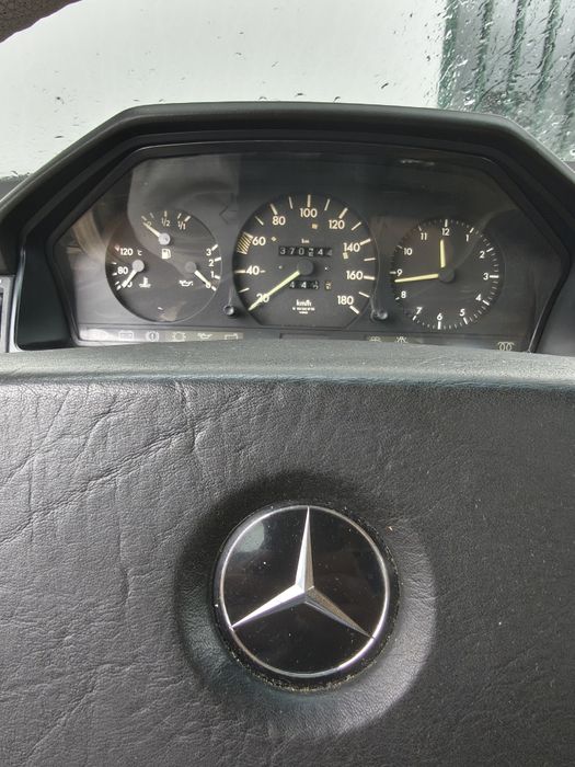 Mercedes-Benz 220D muito bom estado